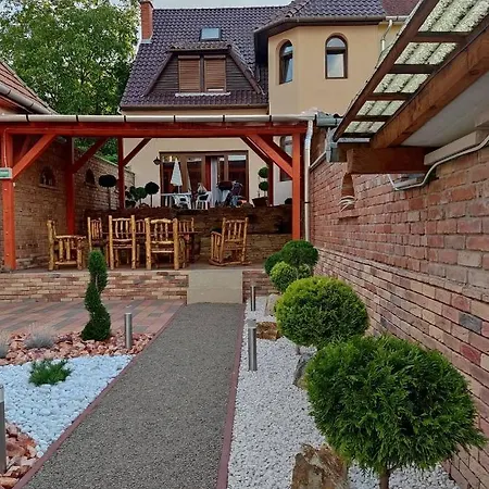 Buebaj Vendeghaz בית הארחה